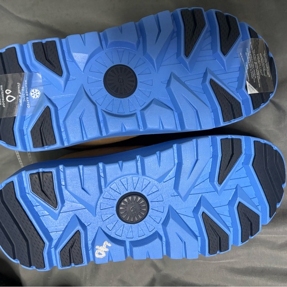 Ugg Neumel Women’s Shoes - Picture 2 of 2